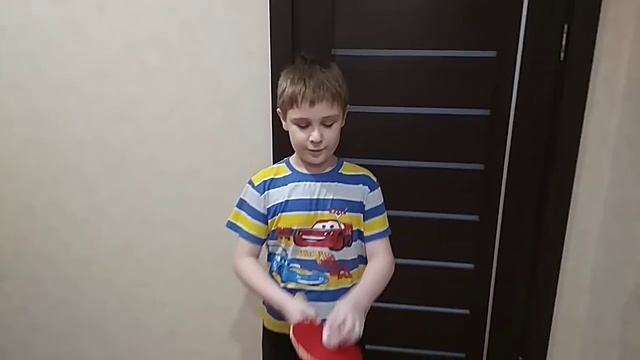 Трюк с ракеткой и мячом от ТИМОФЕЯ смотреть онлайн