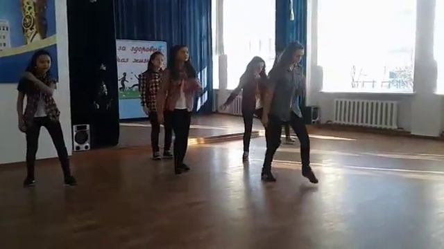 Классный танцы школа Первомайка 7кл смотреть онлайн