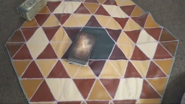 Он Не Может Решить, С Кем Быть. История На Троих. Что к одной, что к другой. Таро Ясно смотреть онлайн
