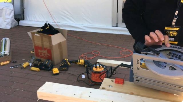 Диск DeWALT constraction Режет дерево с гвоздями смотреть онлайн