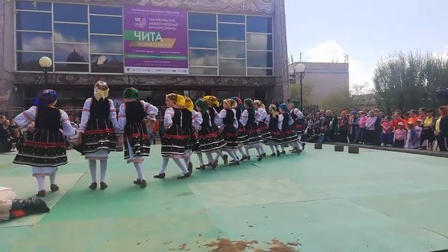 Молдавский танец "На винораднике" Ансамбль танца "Куралесики", 26 мая 2019 смотреть онлайн