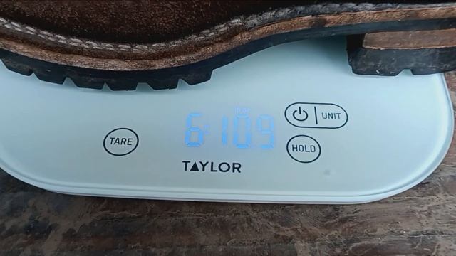How much does Drew's 8" Logger boot weigh? Size 10 D смотреть онлайн