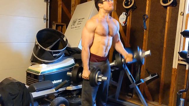 60 lbs (27 kg) curls for 6 + praying mantis pose смотреть онлайн