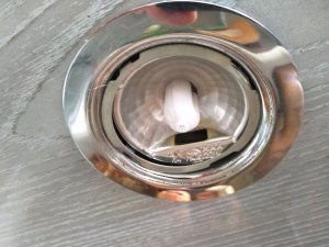 Ремонт- переделка точечного светильника с галогеновой лампы на светодиодную своими руками.