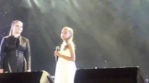 Сашенька, дочка Горшка поет "девушку и графа"