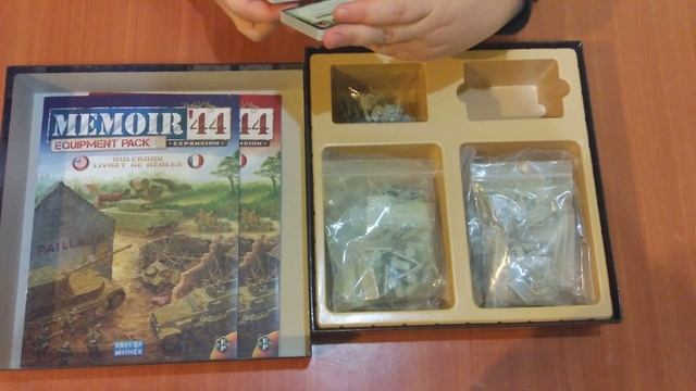 Распаковка (unboxing) Memoir 44: Equipment pack смотреть онлайн