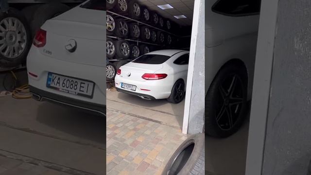 Mercedes C class 17’’ оригинал заменили на 18’’ реплику смотреть онлайн