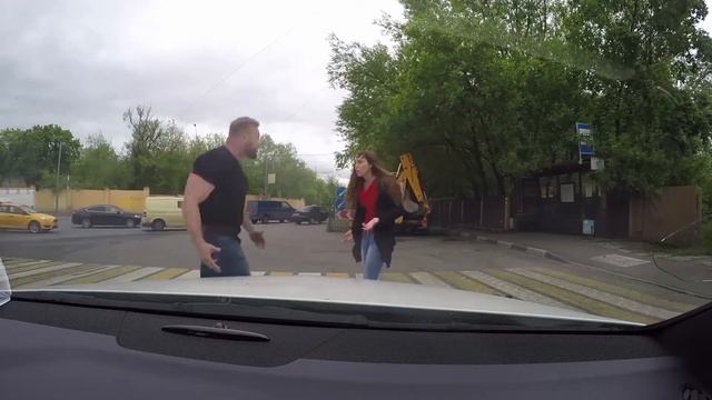 Наказала автохама Смотрите, что может сделать простая девушка с наглецом!!! смотреть онлайн