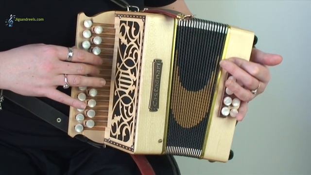 FREE Accordion Lesson: Learn Irish Music Online (Tutorial 3 First tune breakdown) смотреть онлайн