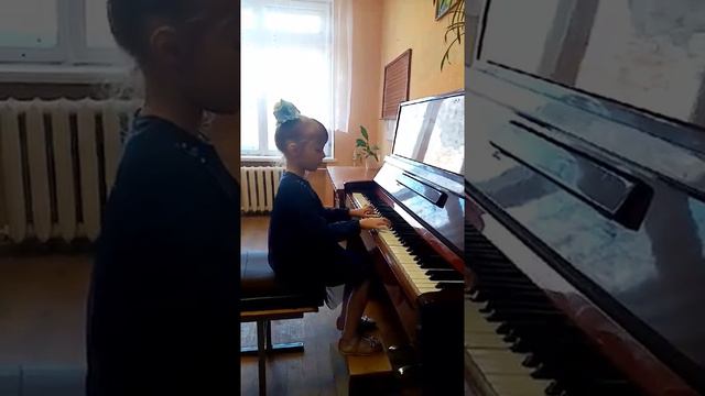 Мачекина Злата.  И.С.Бах Менуэт ре минор; Д.Кабалевский Клоуны.