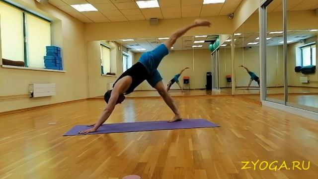 Трёхногая Собака с Бхекасаной / Eka Pada Svanasana with Bhekasana смотреть онлайн