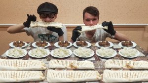 ШАУРМА ХИНКАЛИ ФРИКАДЕЛЬКИ КТО БЫСТРЕЕ и БОЛЬШЕ СЪЕСТ ЕДЫ