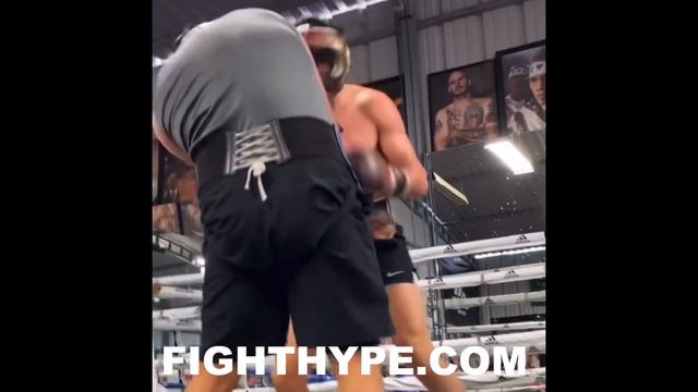MIKEY GARCIA VS. JOSE RAMIREZ SPARRING; TRADE SHOTS GOING AT IT IN CAMP FOR PEDRAZA CLASH смотреть онлайн