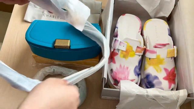 [Unboxing] Charles & Keith - Spring & Summer 2022 - Sonnet Shoulder Bag & Mae Platform Mules (+Gift смотреть онлайн