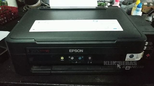 Epson L210 hasil print bergaris / putus-putus смотреть онлайн