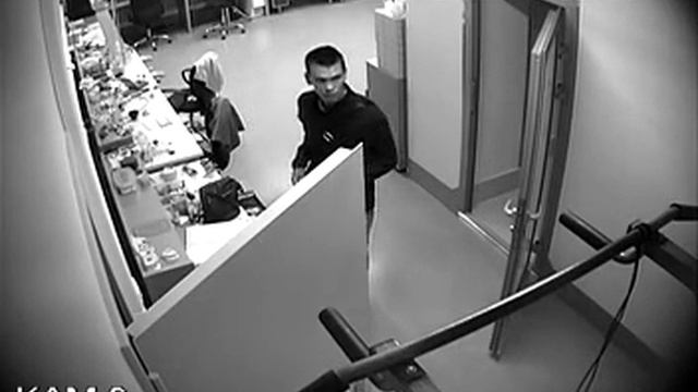 Самара. самый глупый вор. На всех дверях написано "вас снимают". А теперь уже и ищут смотреть онлайн