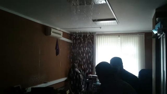 Потоп в офисе смотреть онлайн