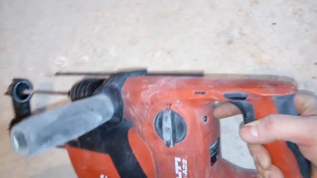 Перфоратор HILTI TE 4A-22 с пылесосом. смотреть онлайн