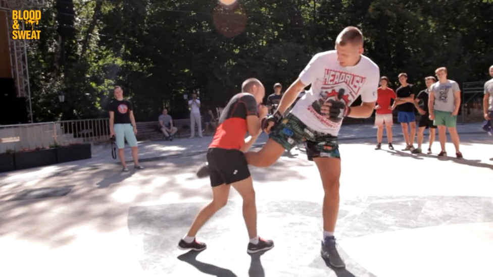 Александр Волков о лоукике в MMA и о том, как не сломать ногу при ударе. Alex Drago Volkov. смотреть онлайн