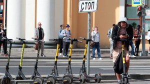 Скорость самокатов ограничили до 20 км/ч в Москве из-за постоянных ДТП с их участием