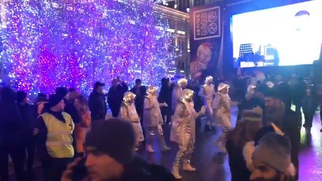 Новогодние инопланетяне на Тверской смотреть онлайн
