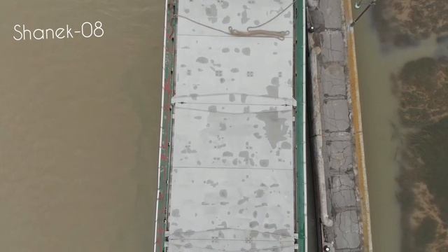 Теплоход типа СТ-1300 овощевоз Линда(СТ-1377) возле верхней стенки 3го шлюза ВДСК