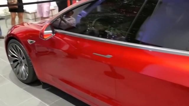 ИЛОН МАСК ПОКАЗАЛ ПЕРВУЮ СЕРИЙНУЮ MODEL 3. Volvo и Terrafugia. Китайцы опять клонируют. смотреть онлайн