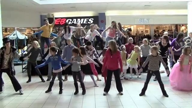 Cadance Halloween Flash Mob смотреть онлайн