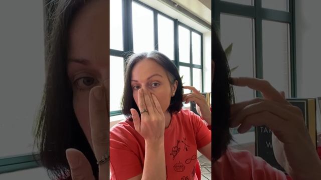 How to Apply Sunscreen Like a Pro by Dr Tiina Meder смотреть онлайн