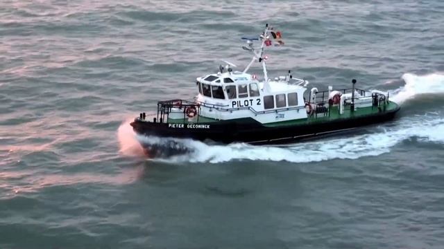 Vlissingen.Влиссинген.Трафик.Заход с моря по пути на Антверпен смотреть онлайн
