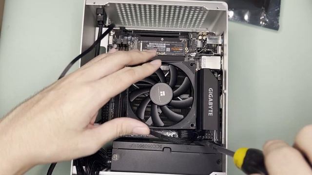 ZZAW A1P BUILD | A 5.8L SFF ITX Build смотреть онлайн