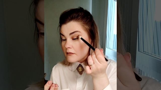 Палетка теней от Charlotte Tilbury Golden Goddess Luxury Palette