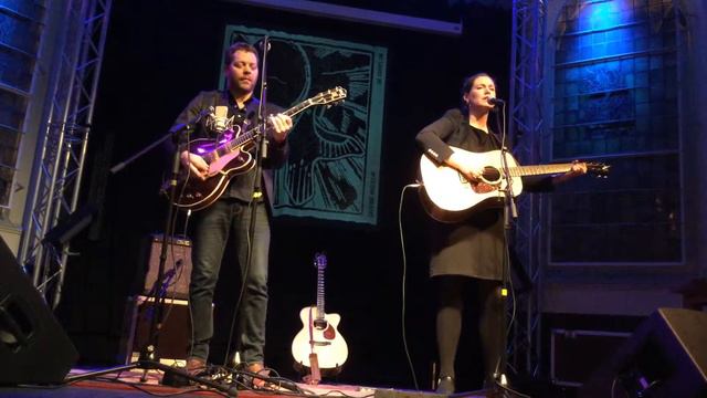 Catherine MacLellan en Chris Gauthier bij Roots on the Road.13 maart 2015 смотреть онлайн
