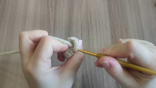 Мишка и зайчик крючком || Часть 1 ||Подробный попетельный мастер класс ||Вяжем руки,ноги, туловище| смотреть онлайн