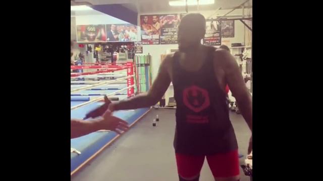 GENNADY GOLOVKIN CRUSHES HEAVYWEIGHT MALIK SCOTT'S HAND! SHOWS CRAZY POWER & WRESTLING SKILLS смотреть онлайн