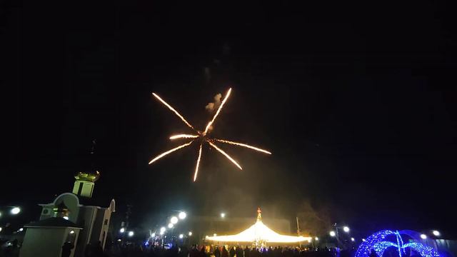 VID 20201231 230133 - Новогодний  салют  в Межводном...   всех с праздником, с Новым 2021 годом !!!