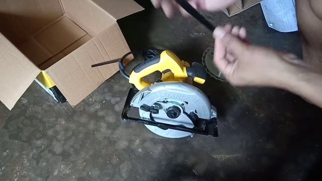 UNBOXING of Stanley circular saw sc16 1600watt 24teeth saw blade and 7inch смотреть онлайн