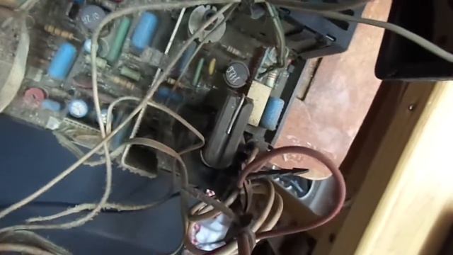 Шьёт ТДКС. Высоковольтная дуга. High-voltage discharge. Курсы телемастеров. смотреть онлайн