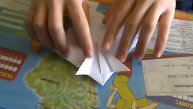 Как сделать оригами рыбку? [How to make origami fish?] смотреть онлайн