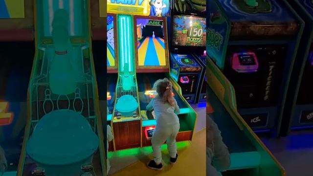 Bowling Party Game for Kids #Shorts смотреть онлайн