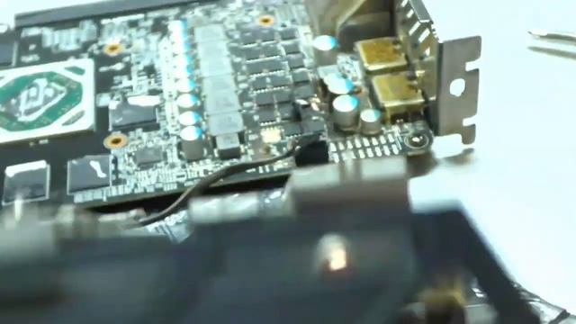 Разборка залитой видеокарты Gigabyte 580 GAMING. Про сервис ДНС. смотреть онлайн