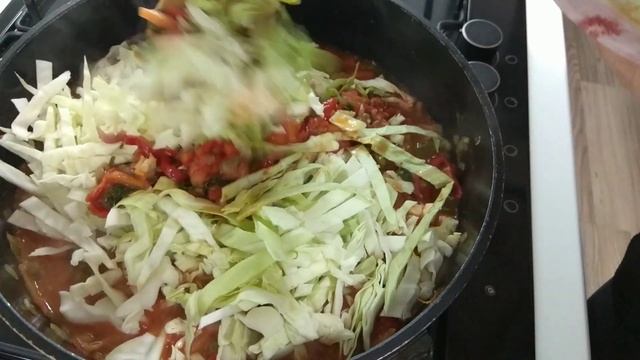 Тефтели с тушёной капустой - очень вкусный ужин!!! смотреть онлайн