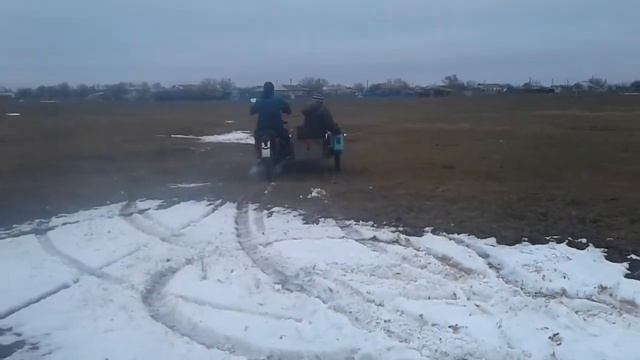 Покатушки на ИЖ Юпитер 5 с люлькой. смотреть онлайн