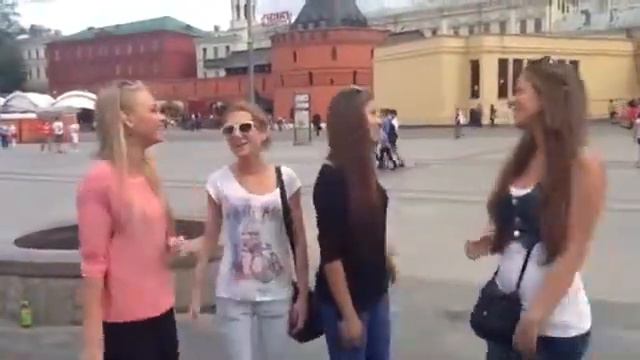 Неожиданное исполнение народной песни в центре города! смотреть онлайн