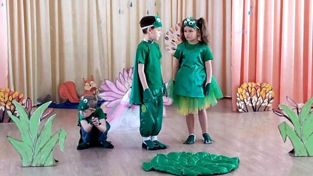 Мюзикл "Дюймовочка" подготовительная группа детского сада. отрывок. "Выход лягушек" смотреть онлайн