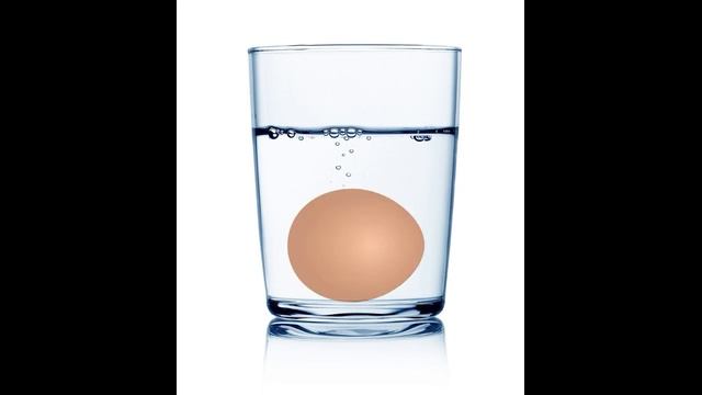 Как проверить яйца на свежесть. Кулинарный лайфхак для хорошей хозяйки! смотреть онлайн