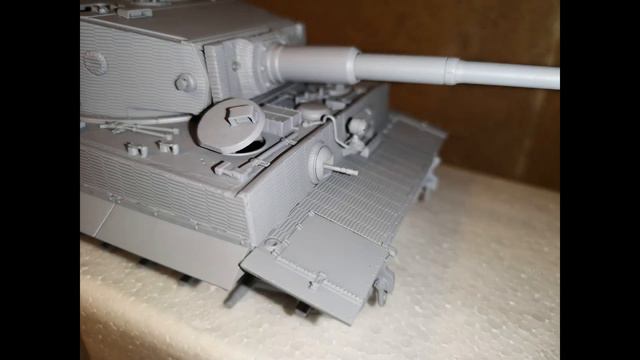 Tiger I Pz.Kpfw.VI Ausf. E -Zimmerit Trumpeter 1/35