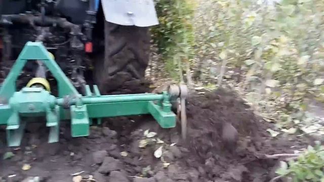 Выкопочный плуг,вибро скоба для выкопки саженцев.89094542187, 89181975887 смотреть онлайн