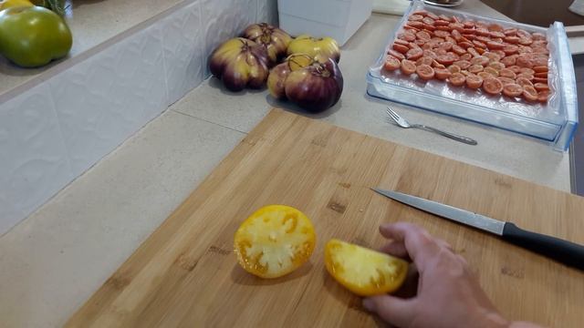 Томат Самохвал. Дегустация. Замораживаю черри. смотреть онлайн