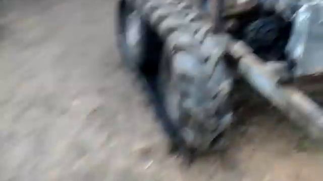 Гусеничный вездеход на резиновых гусеницах. Покатуха на гусянке 1 смотреть онлайн